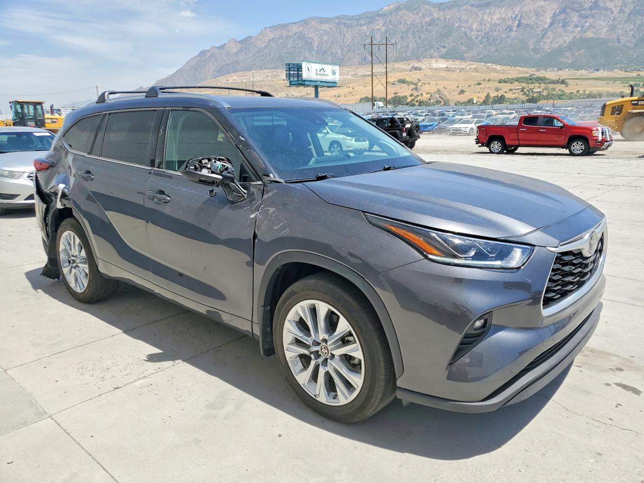 2021 Toyota Highlander Limited - Image 4