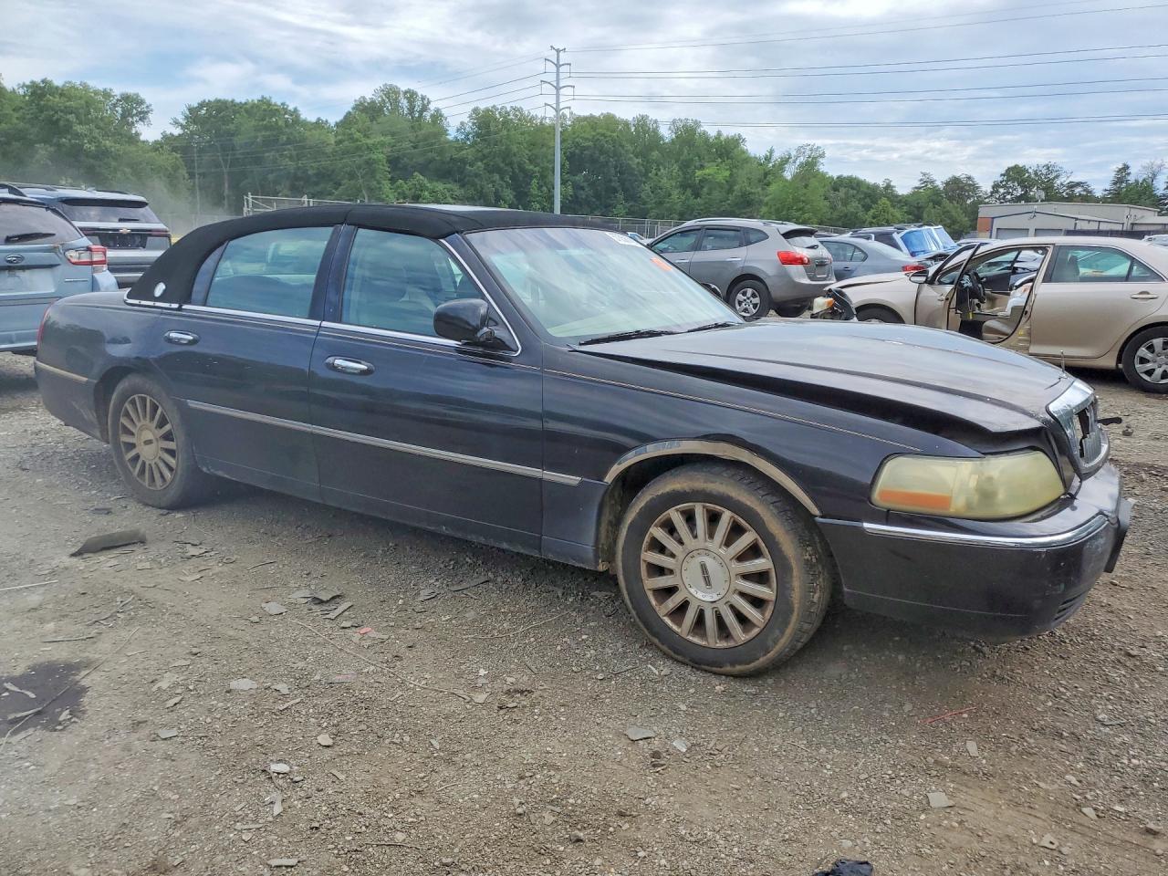 2003 Lincoln Town Car Executive - Фото 4