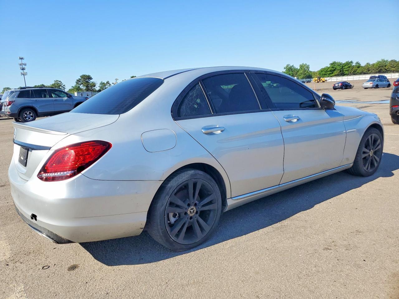 2020 Mercedes-Benz C 300 - Фото 3