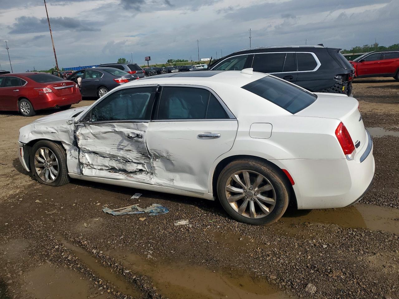 2015 Chrysler 300C - Image 2