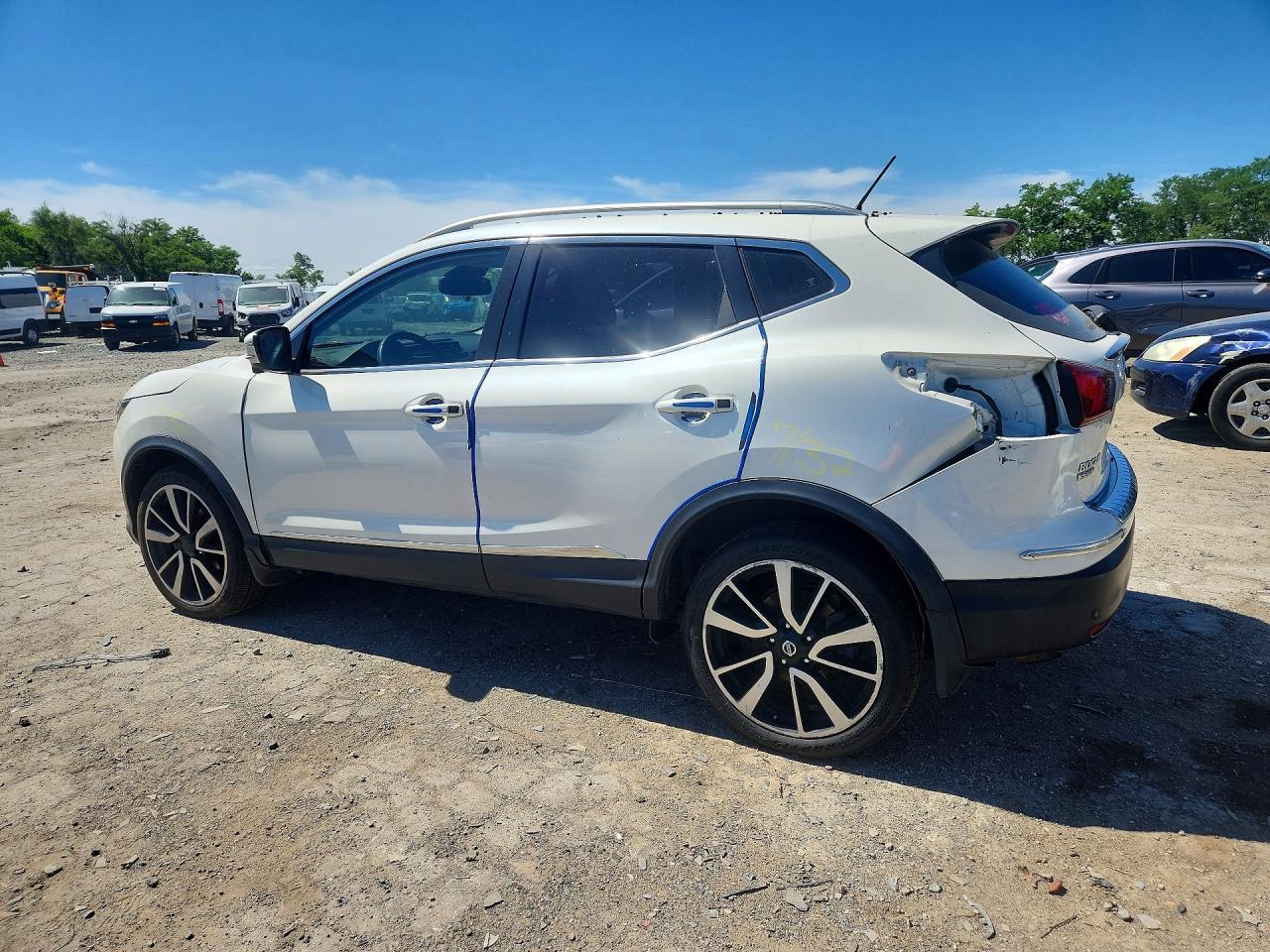 2019 Nissan Rogue Sport Sl - Image 2