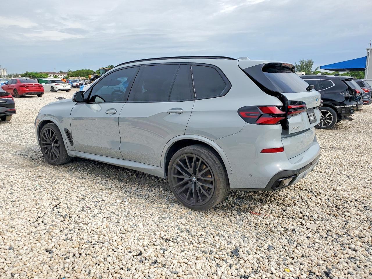2025 BMW X5 xDrive40I - Image 2