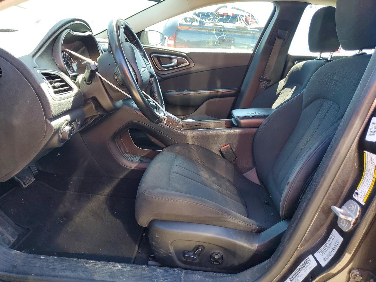 2015 Chrysler 200 Limited - Image 7