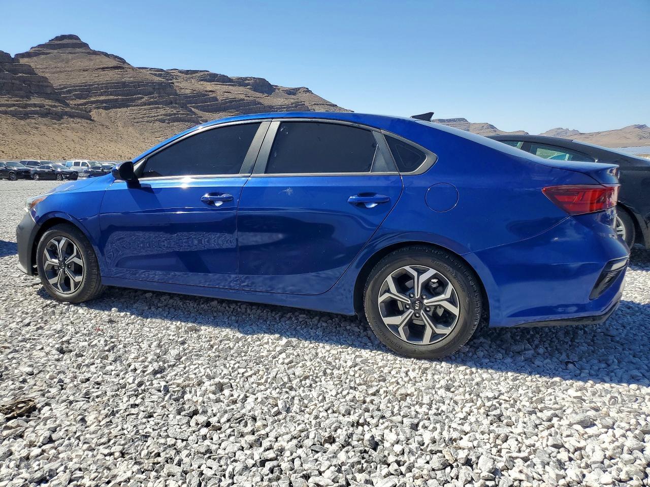 2019 Kia Forte Lxs - Image 2