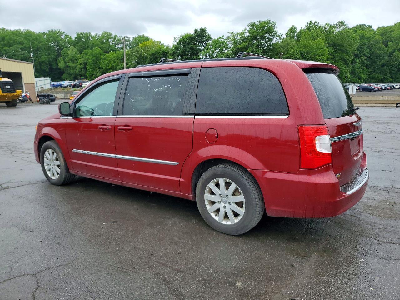 2016 Chrysler Town & Country Touring - Фото 2
