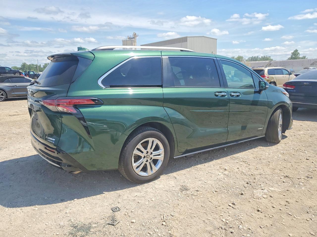 2021 Toyota Sienna Platinum 7-Passenger - Фото 3