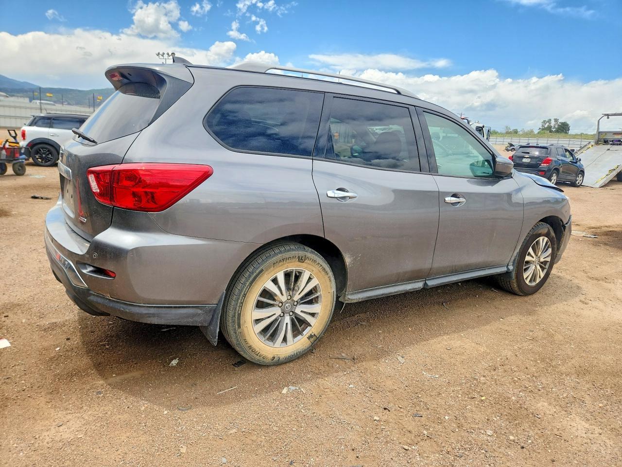 2019 Nissan Pathfinder S - Фото 3