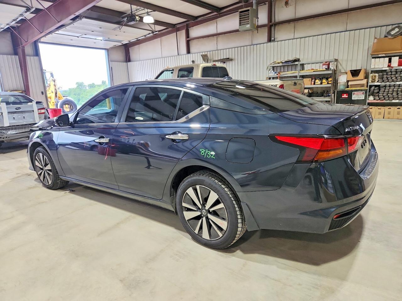 2022 Nissan Altima Sv - Image 2