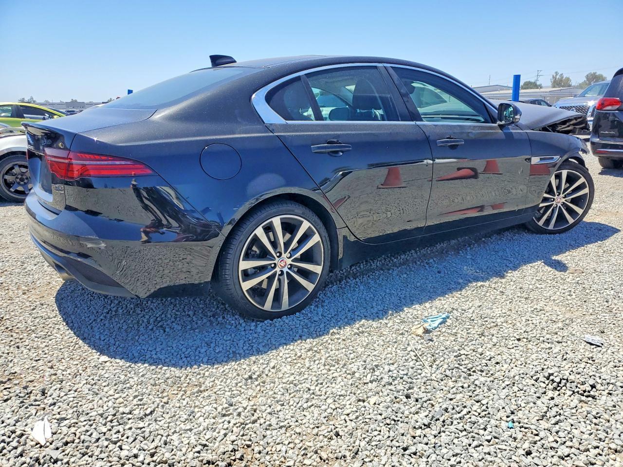 2020 Jaguar Xe S - Фото 3