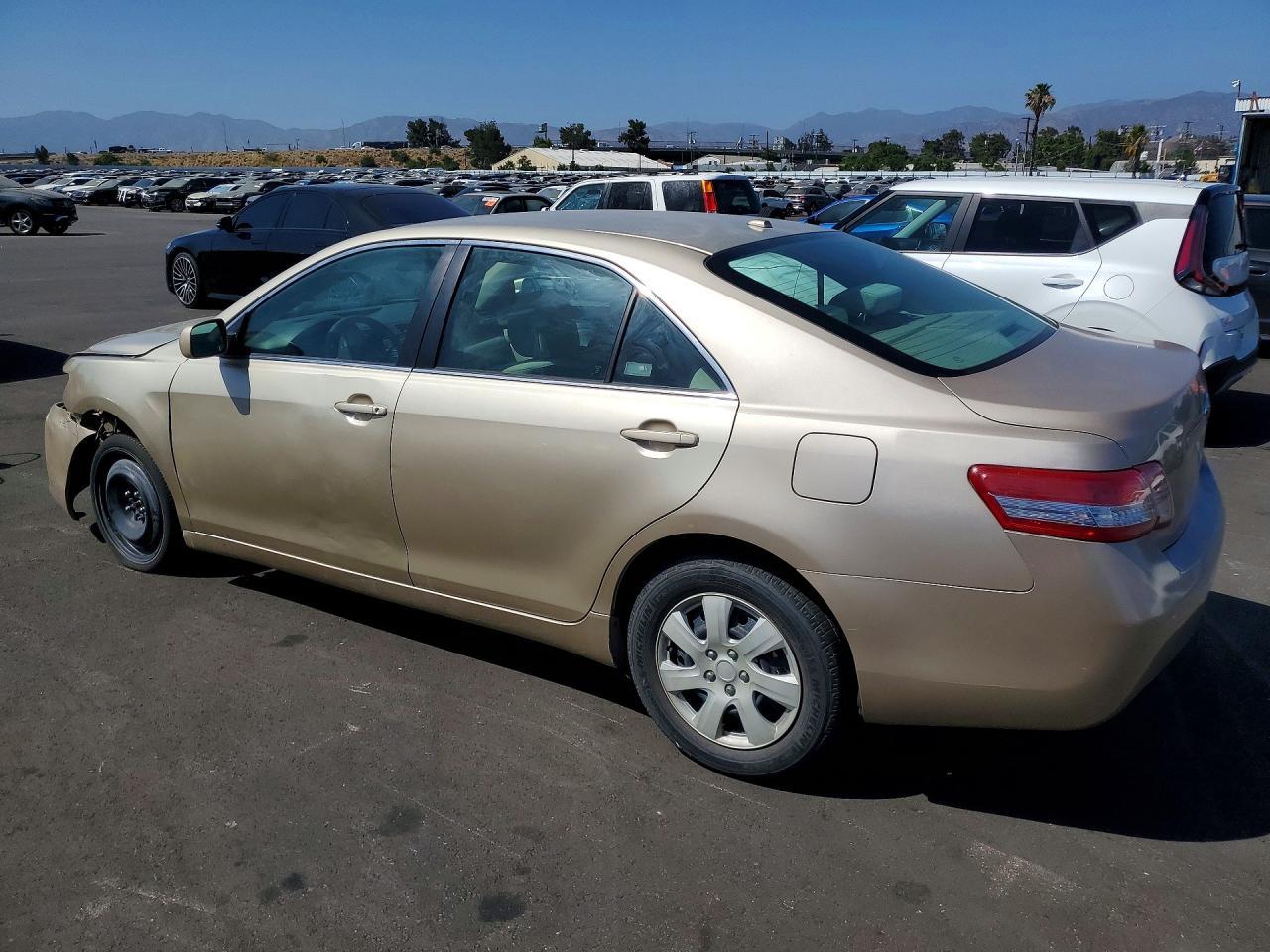 2011 Toyota Camry Le - Image 2
