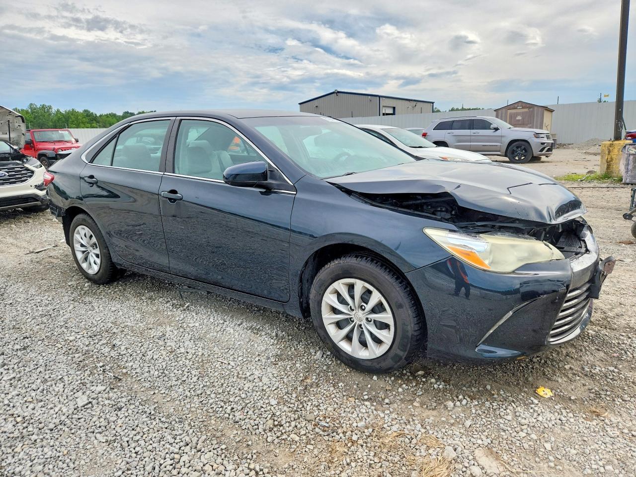 2015 Toyota Camry Le - Фото 4