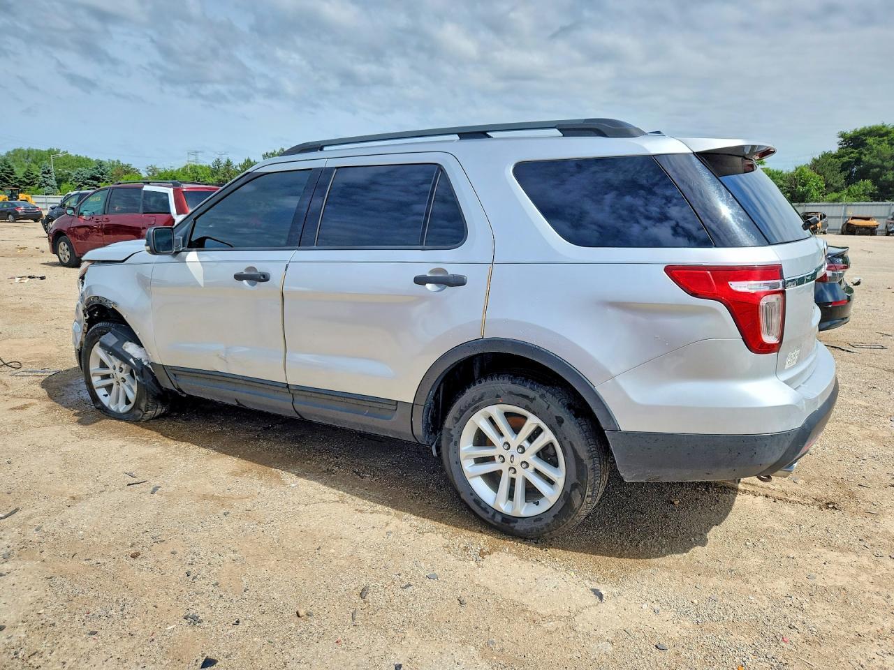 2015 Ford Explorer - Фото 2