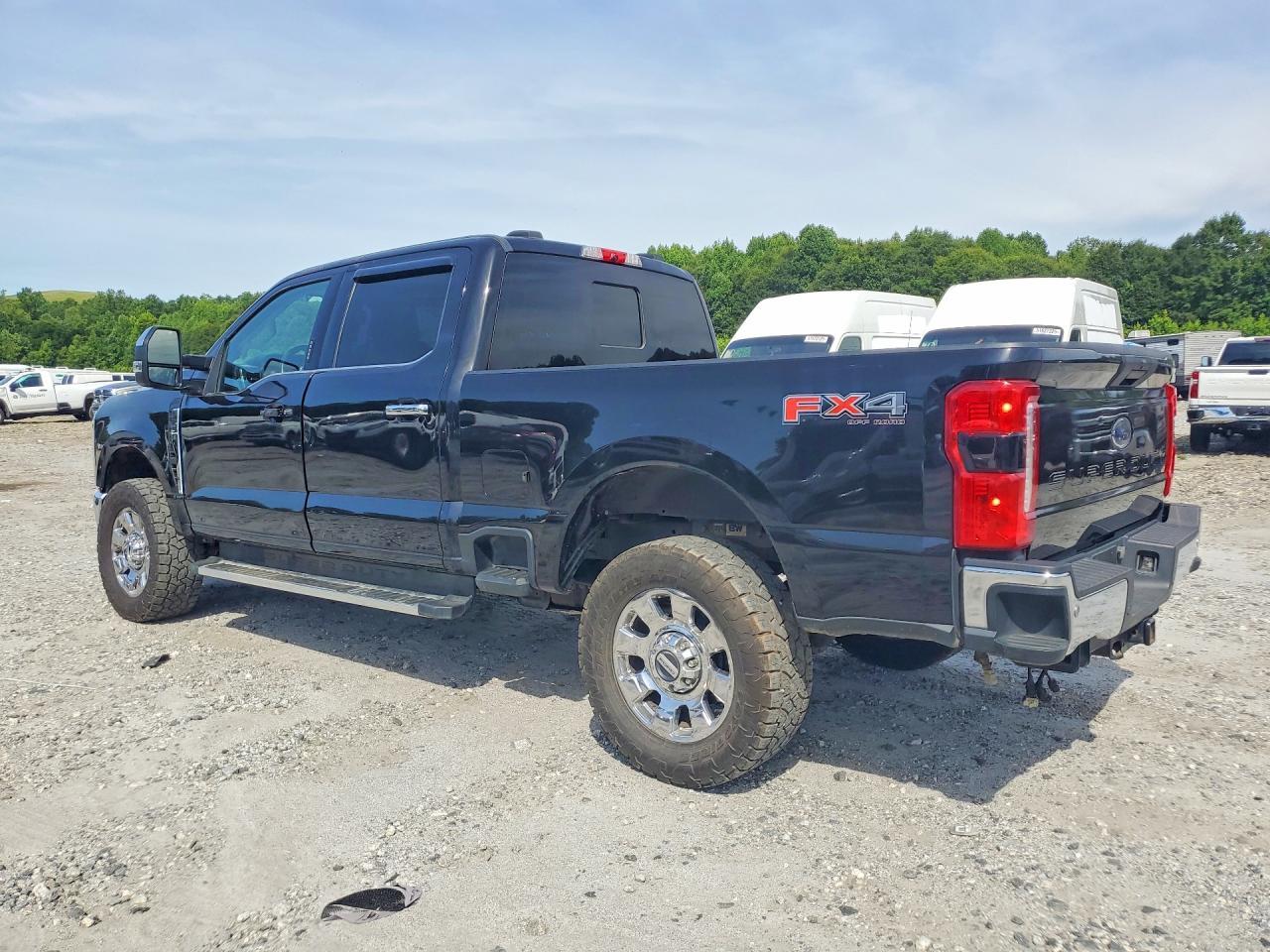 2023 Ford F250 Super Duty - Фото 2