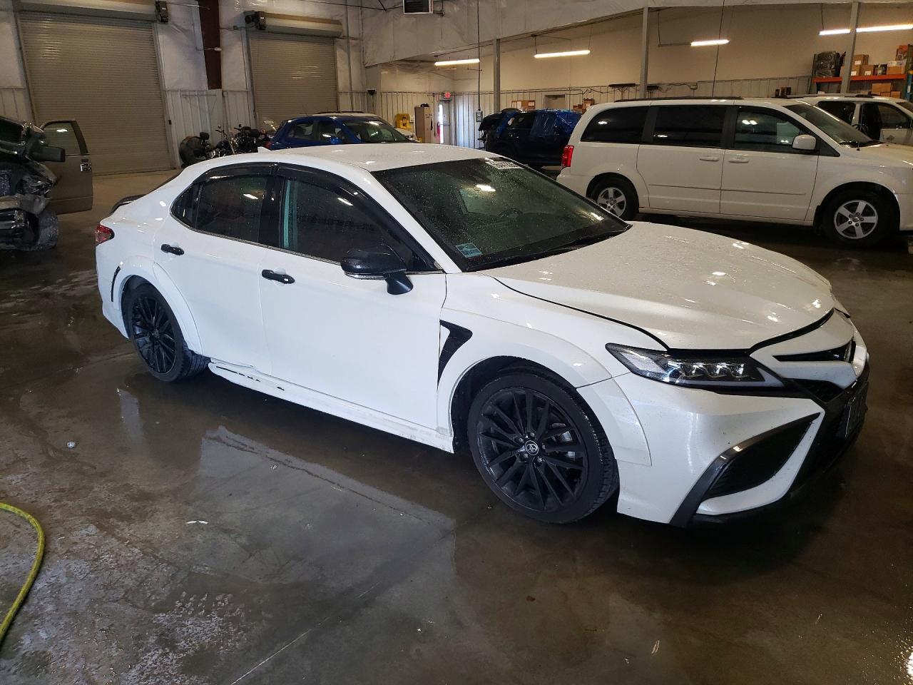 2021 Toyota Camry Xse - Фото 4