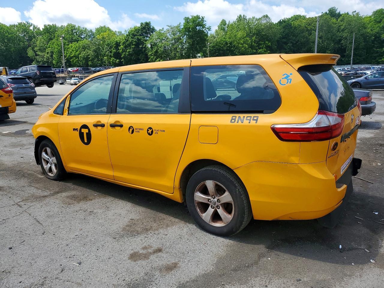 2017 Toyota Sienna Le - Фото 2