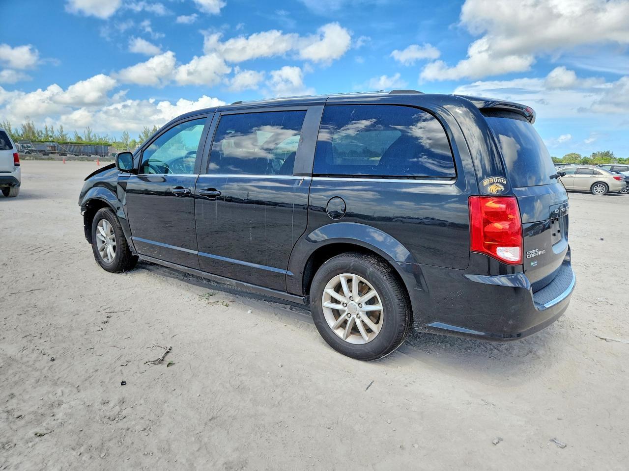 2018 Dodge Grand Caravan Sxt - Image 2
