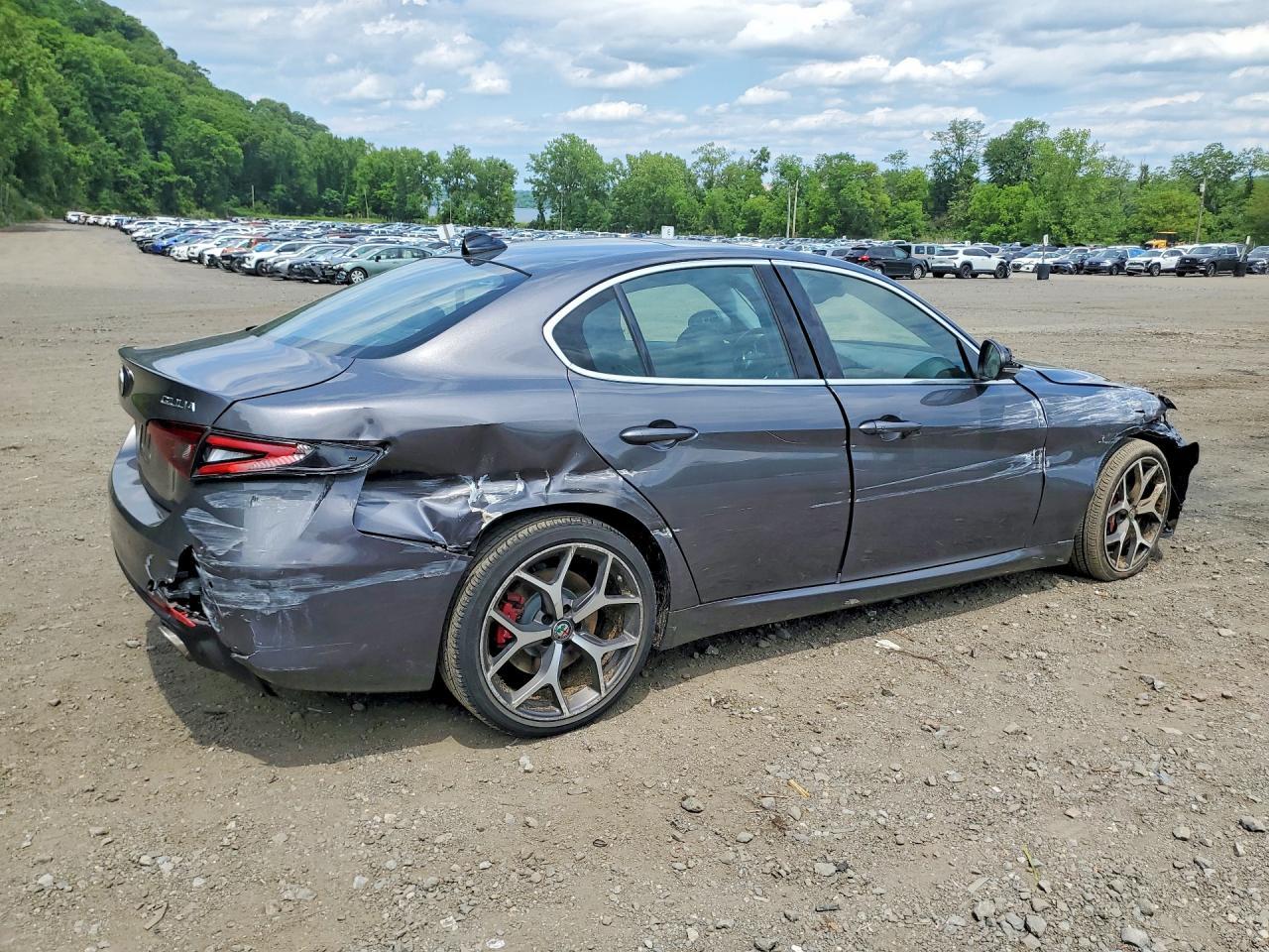 2020 Alfa Romeo Giulia Ti - Image 3