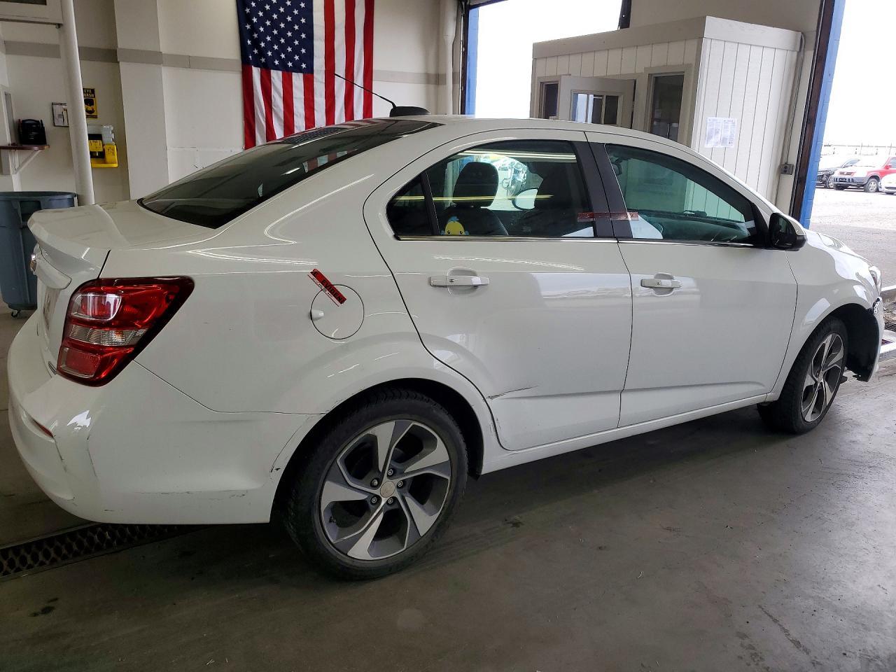 2017 Chevrolet Sonic Premier - Фото 3