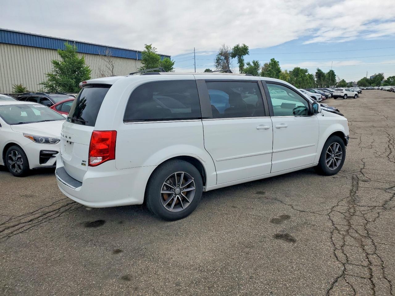 2017 Dodge Grand Caravan Sxt - Фото 3