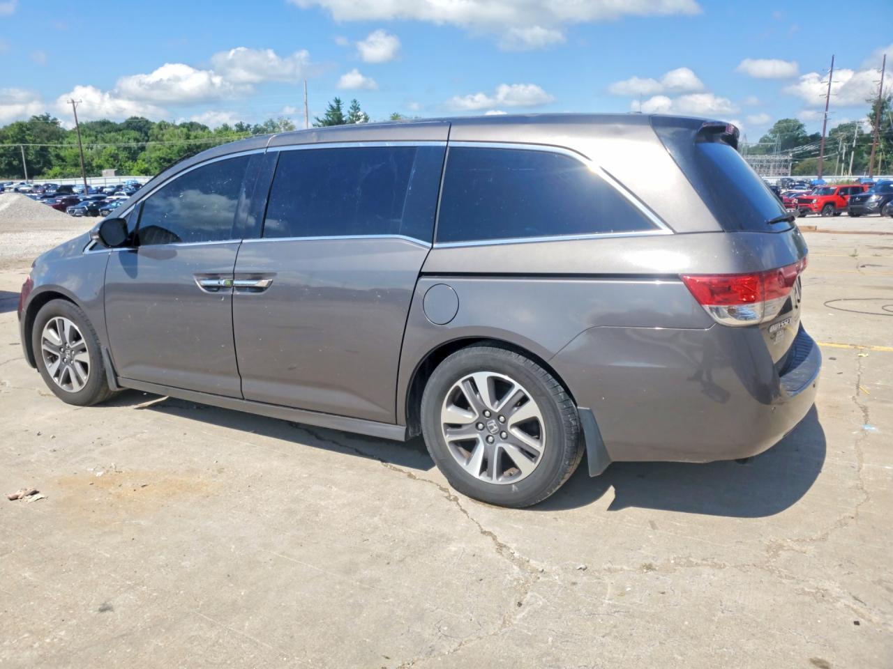 2015 Honda Odyssey Touring - Image 2