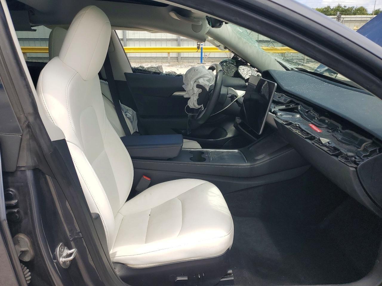 2023 Tesla Model 3 - Фото 7