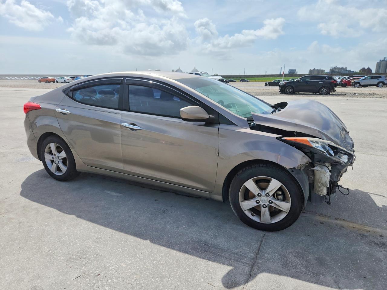 2013 Hyundai Elantra - Image 4