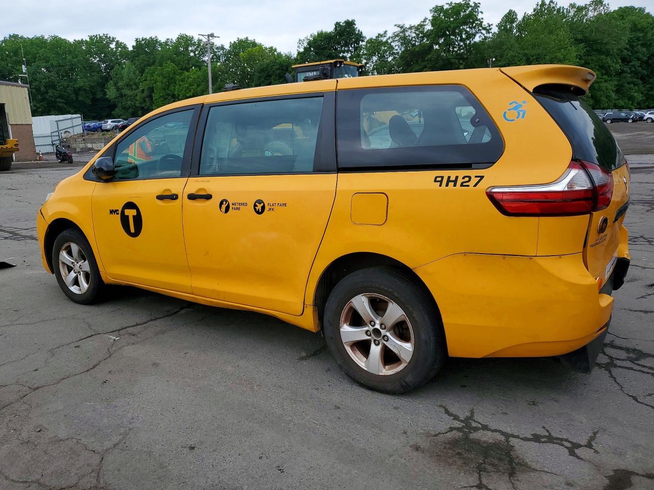 2017 Toyota Sienna L 7-Passenger - Image 2