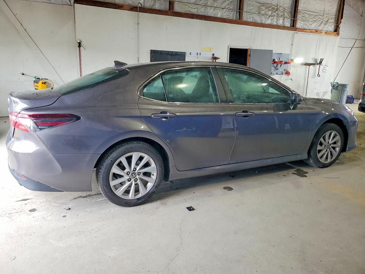 2023 Toyota Camry Le - Фото 3