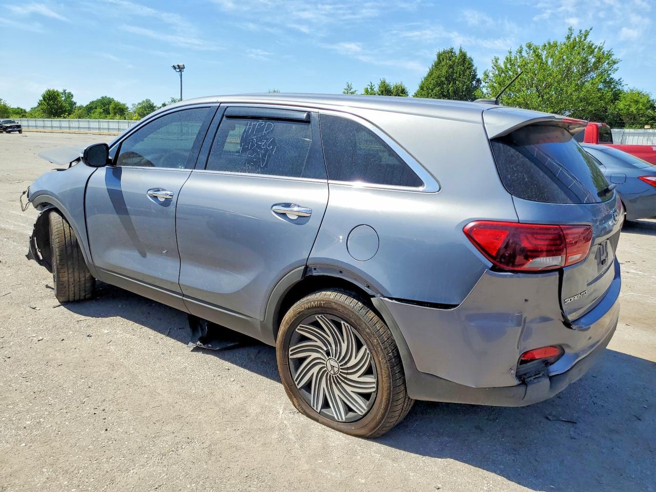 2020 Kia Sorento S - Image 2