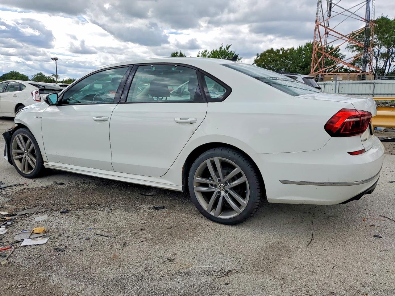 2018 Volkswagen Passat S - Фото 2