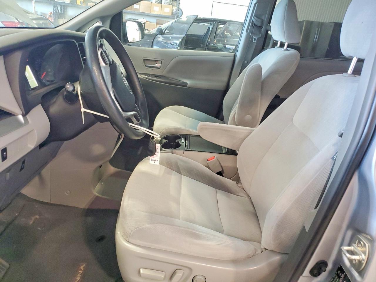 2015 Toyota Sienna Le - Фото 7