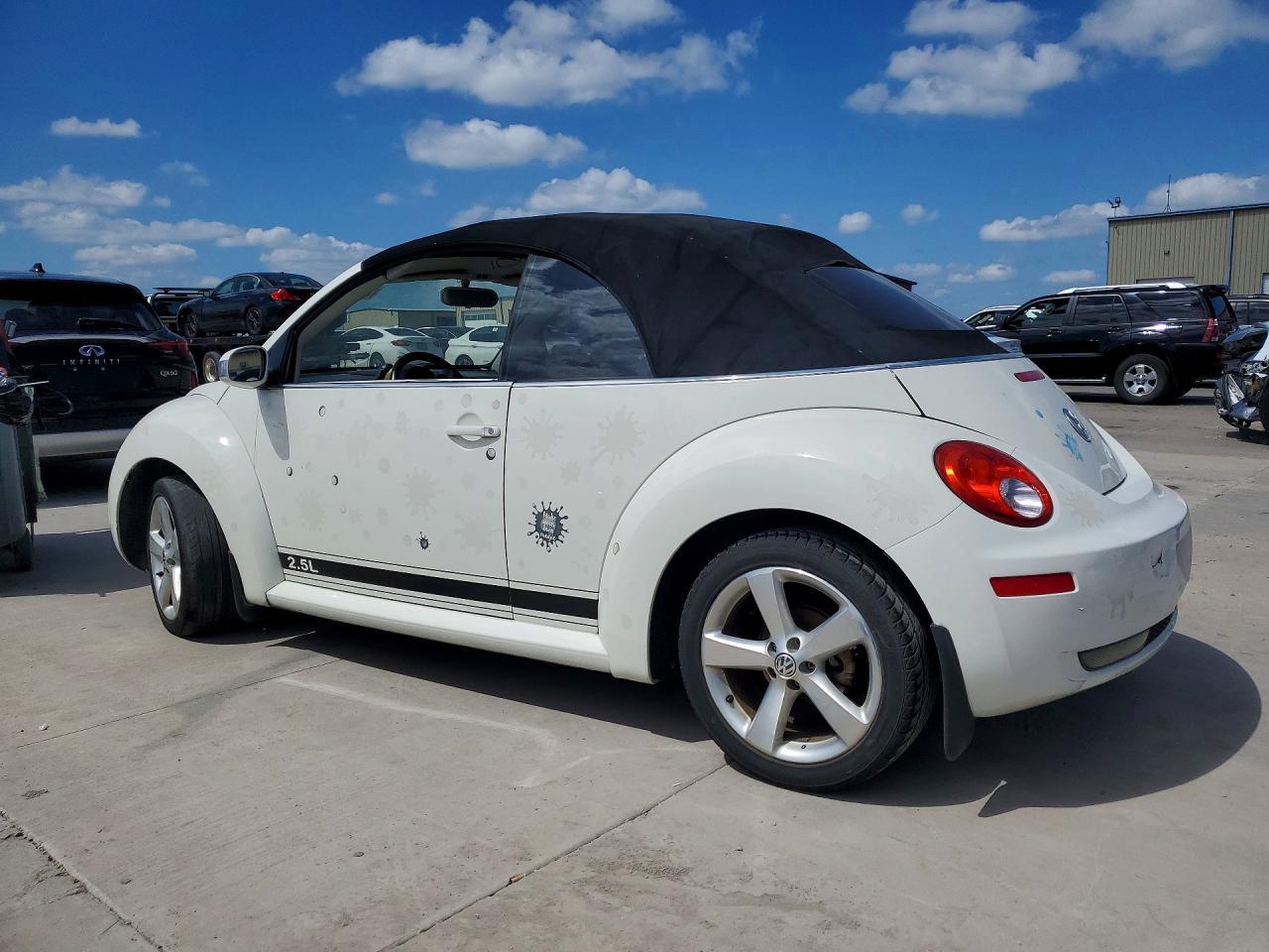 2007 Volkswagen New Beetle Triple White - Фото 2