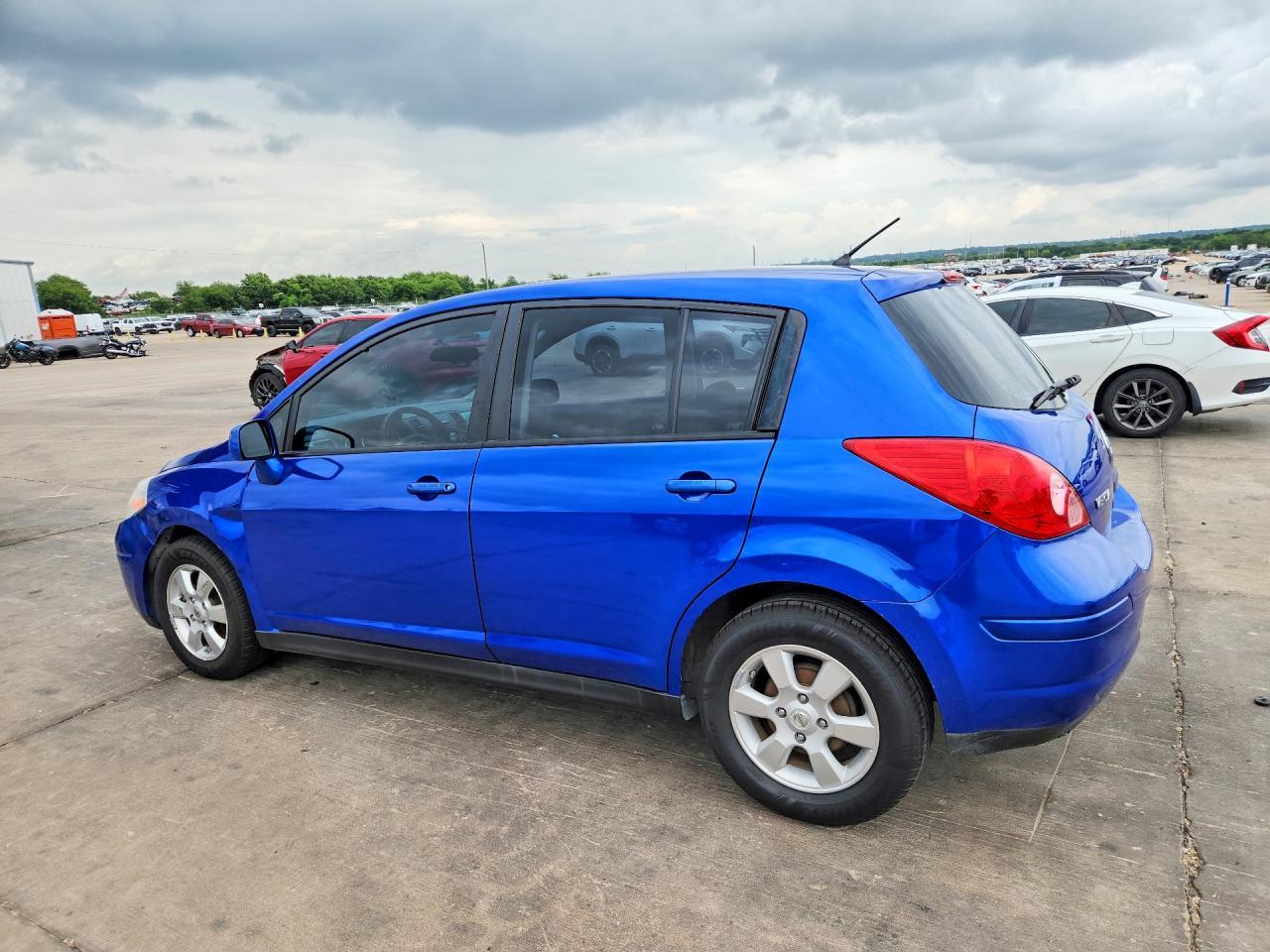 2012 Nissan Versa 1.8 S - Фото 2