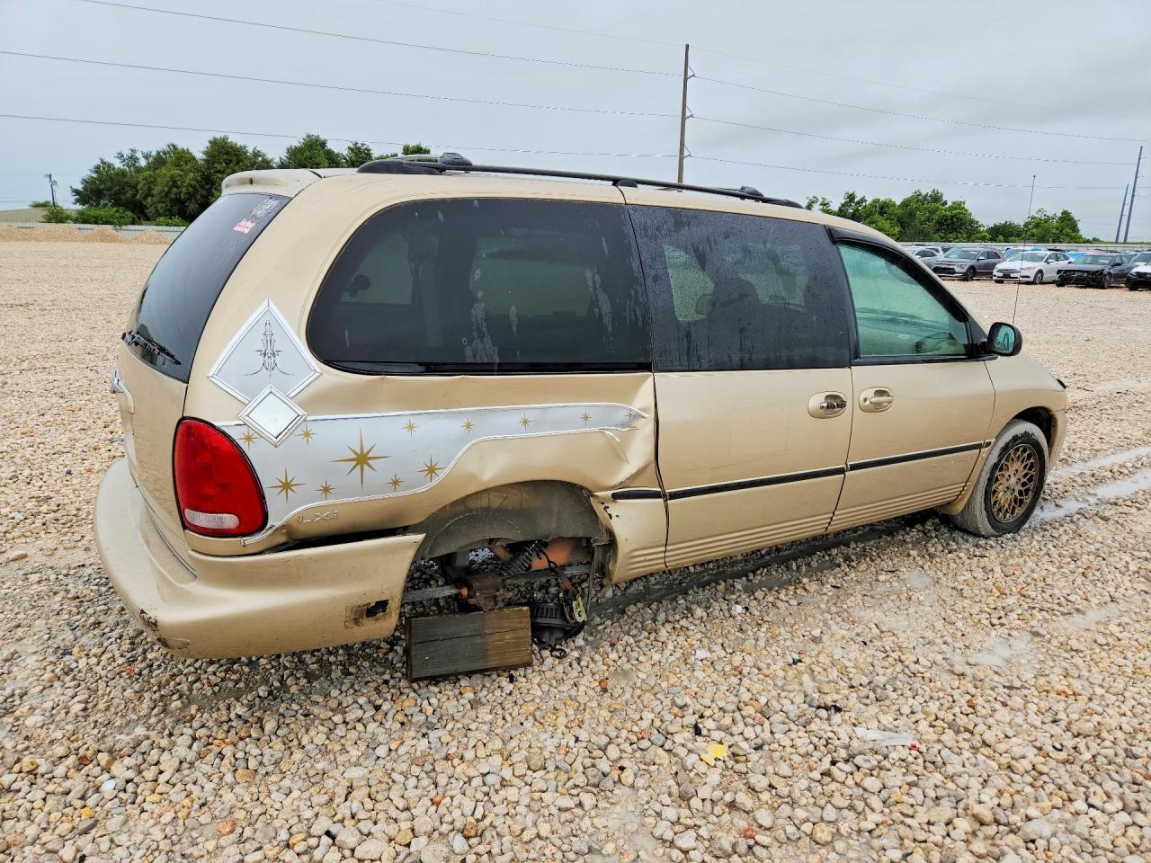 1998 Chrysler Town And Country - Фото 3