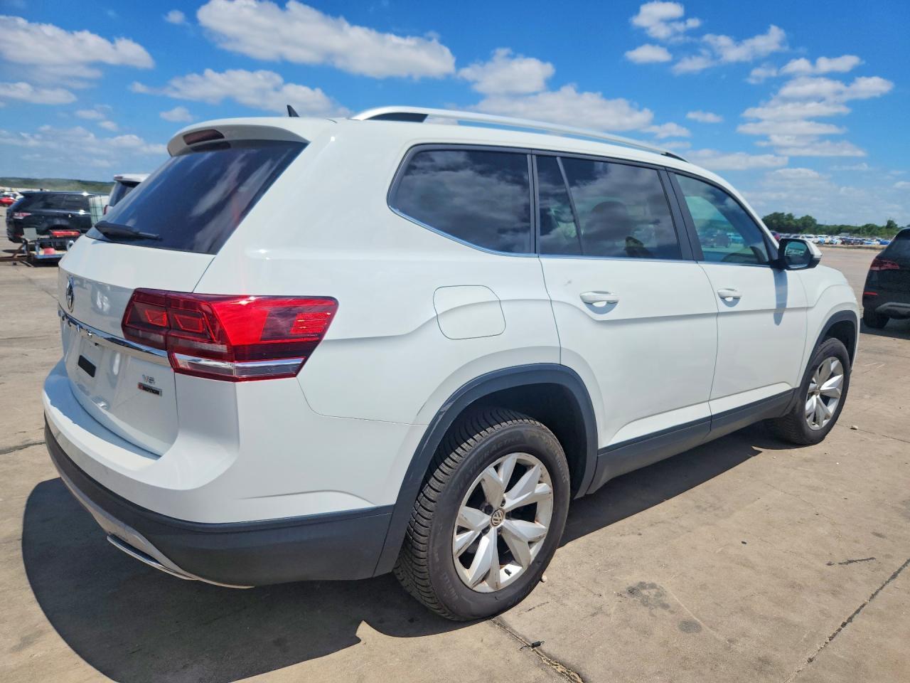 2022 Volkswagen Atlas Cross Sport Sel R-Line - Фото 3