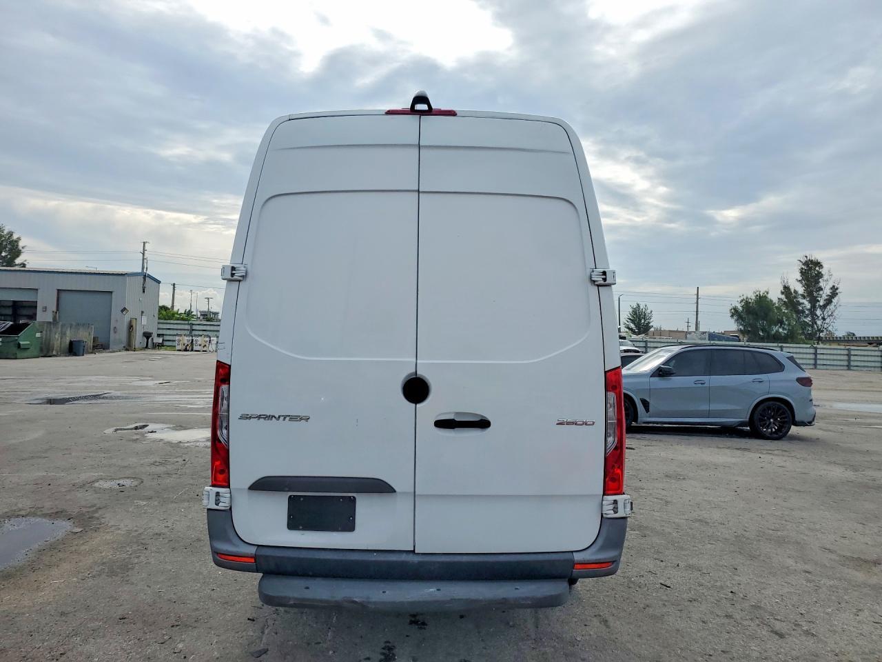2022 Mercedes-Benz Sprinter 2500 - Фото 6