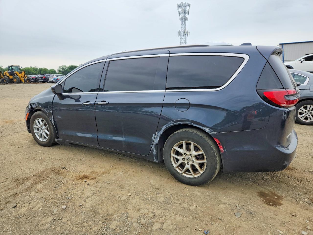 2021 Chrysler Pacifica Touring L - Image 2
