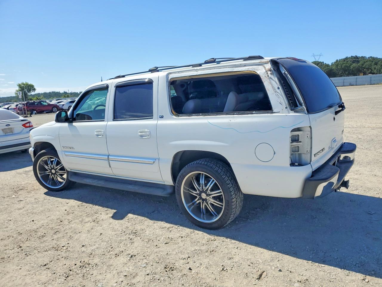 2004 GMC Yukon Xl C1500 - Фото 2