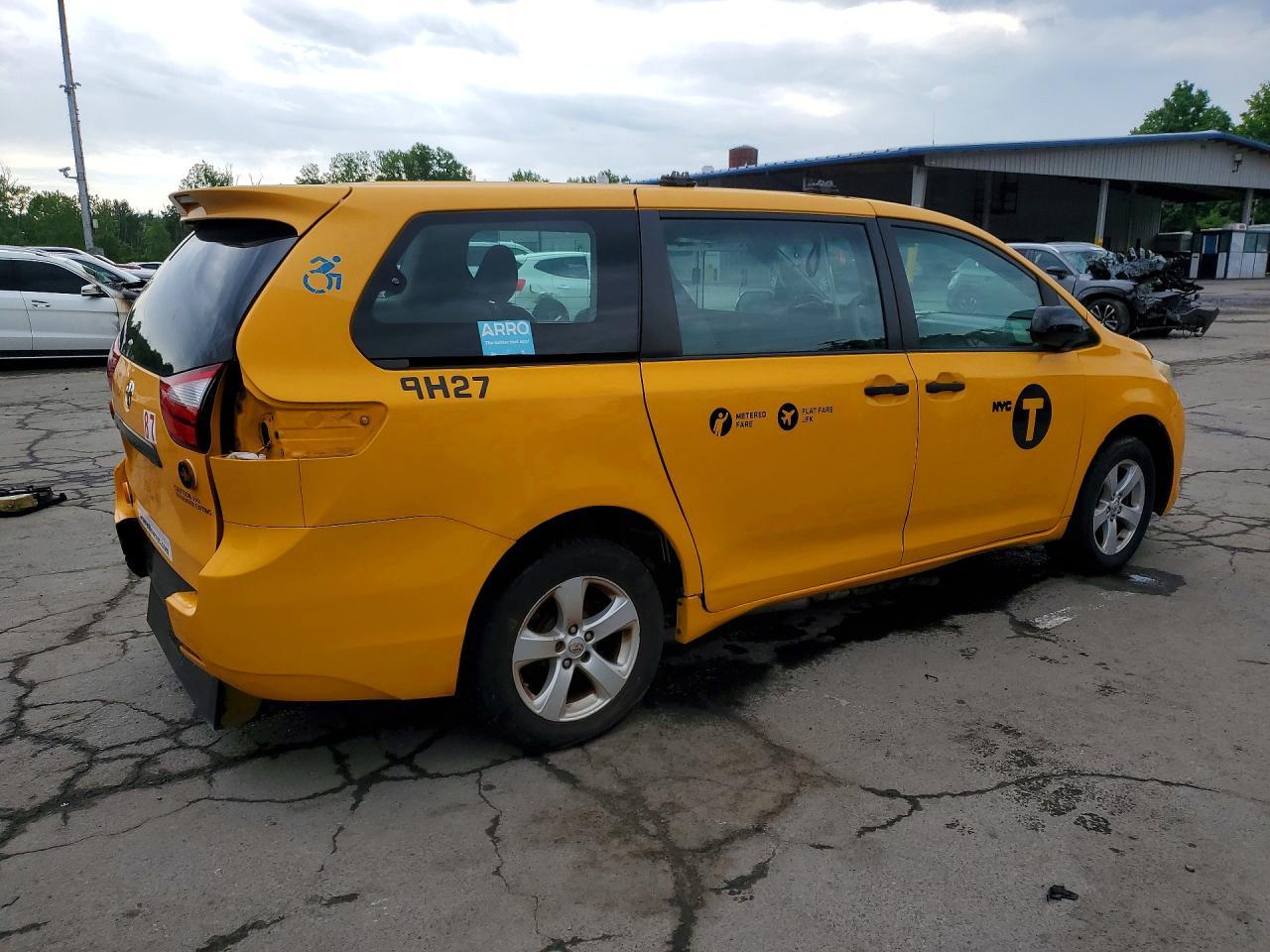 2017 Toyota Sienna L 7-Passenger - Image 3