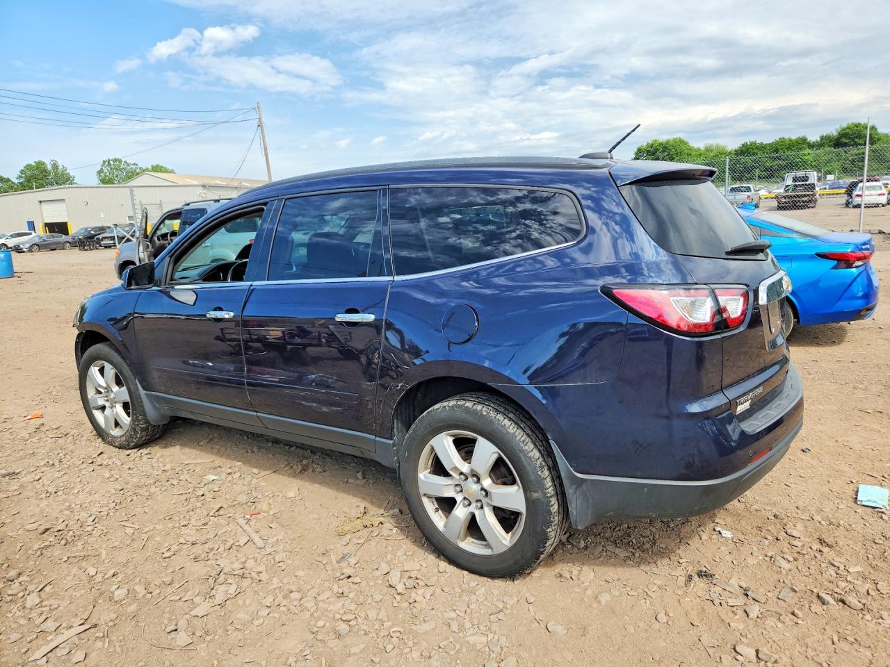 2017 Chevrolet Traverse Lt - Image 2