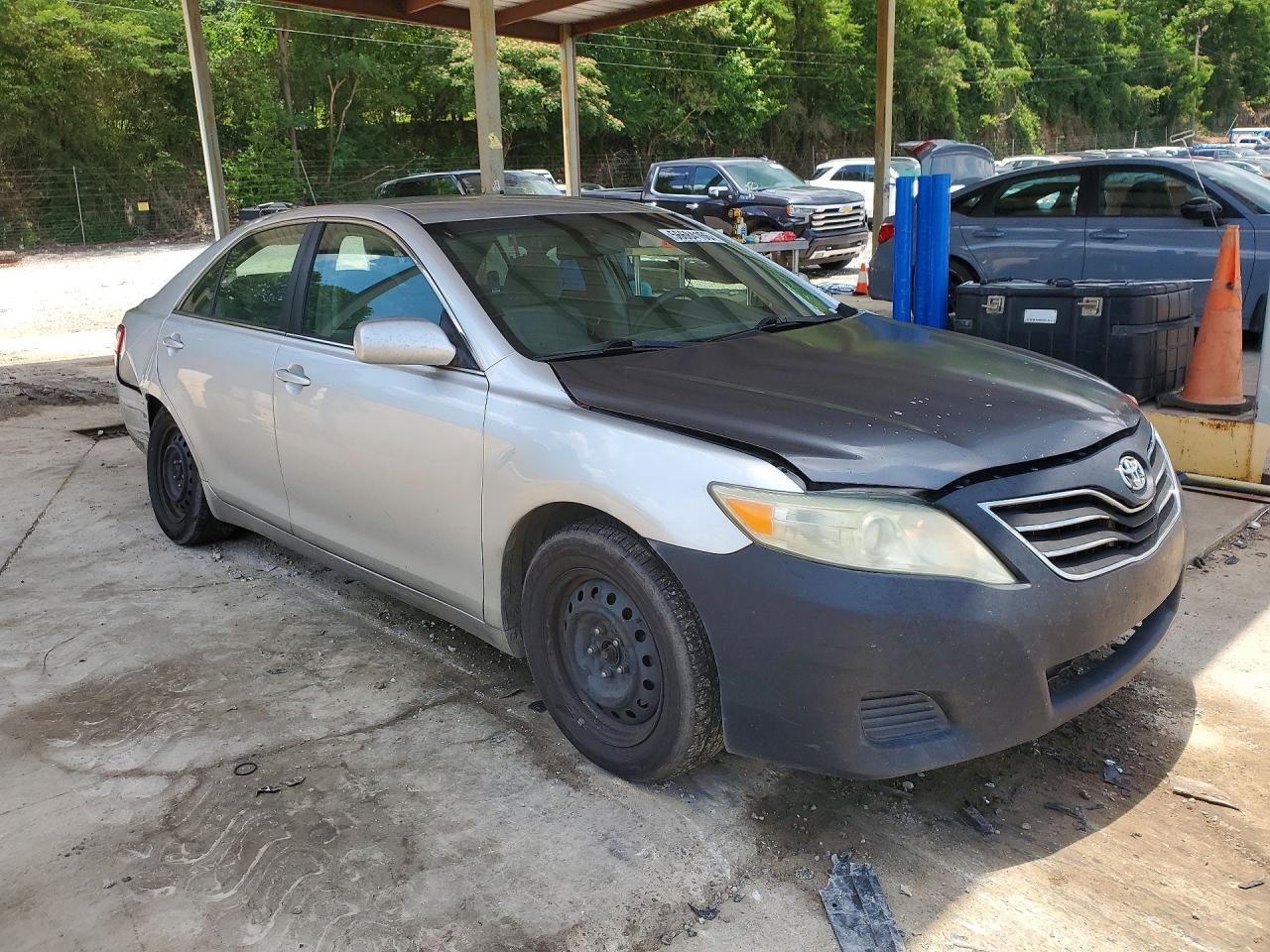 2010 Toyota Camry Le - Фото 4
