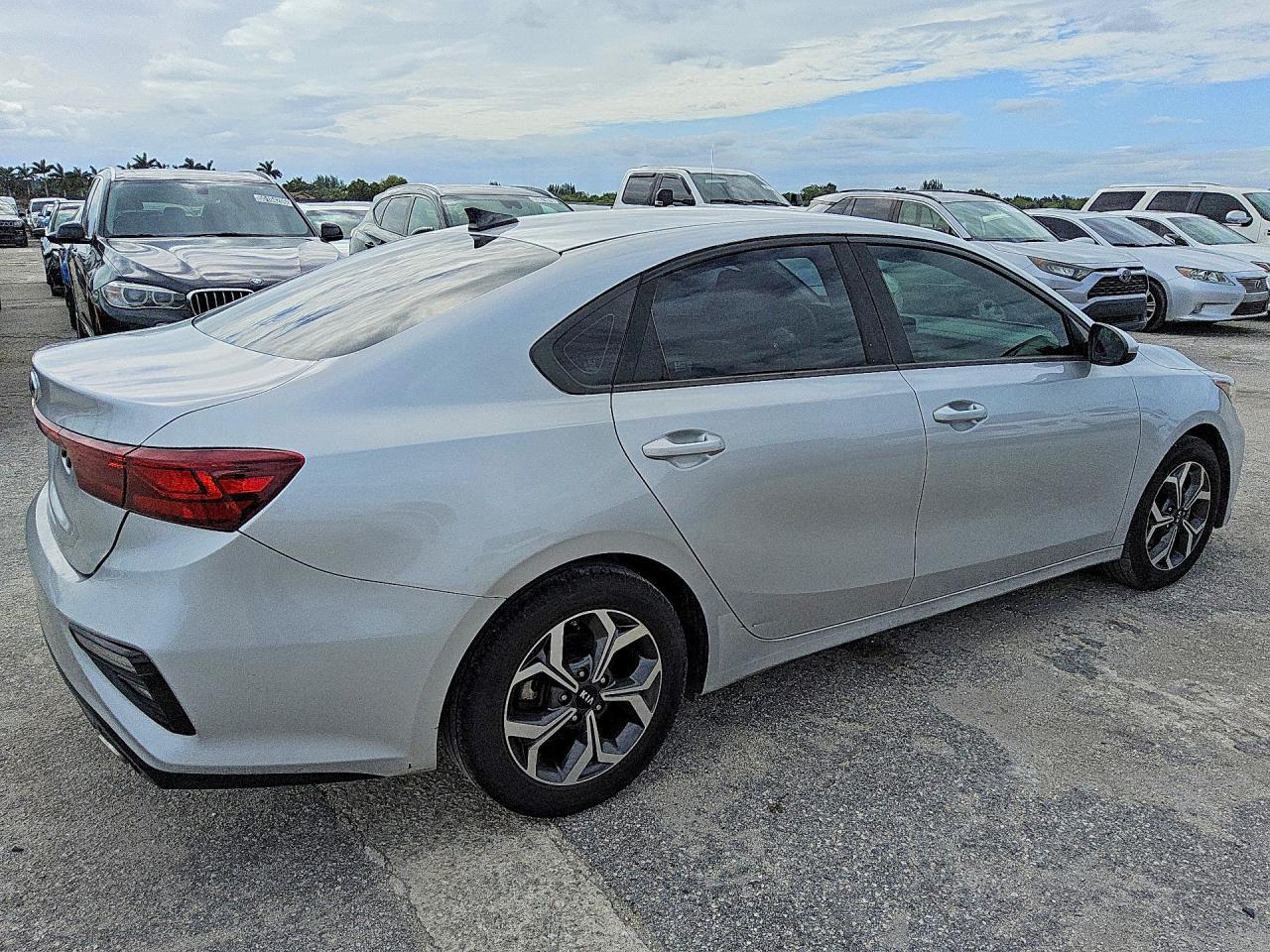 2019 Kia Forte Lxs - Фото 3