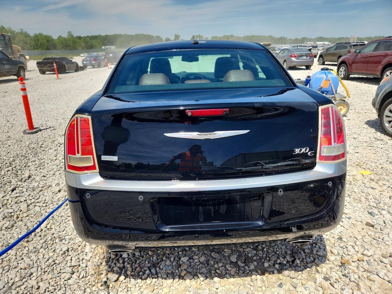 2014 Chrysler 300C Varvatos - Image 6
