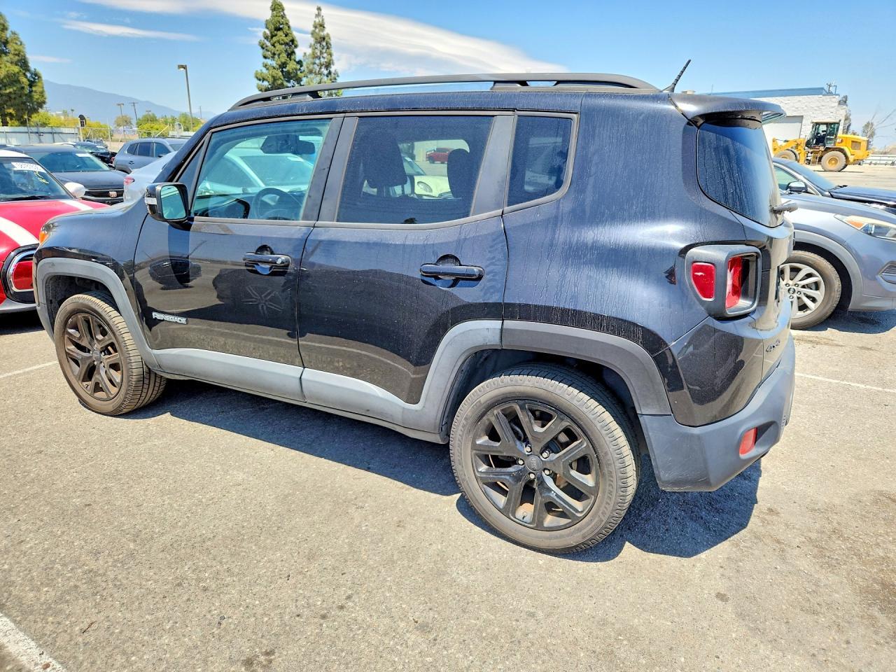 2016 Jeep Renegade Latitude - Image 2