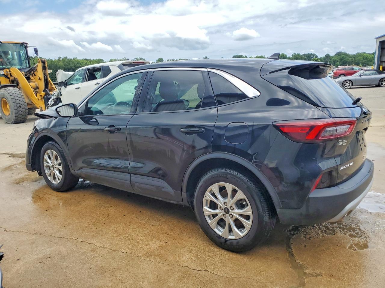 2024 Ford Escape Active - Image 2