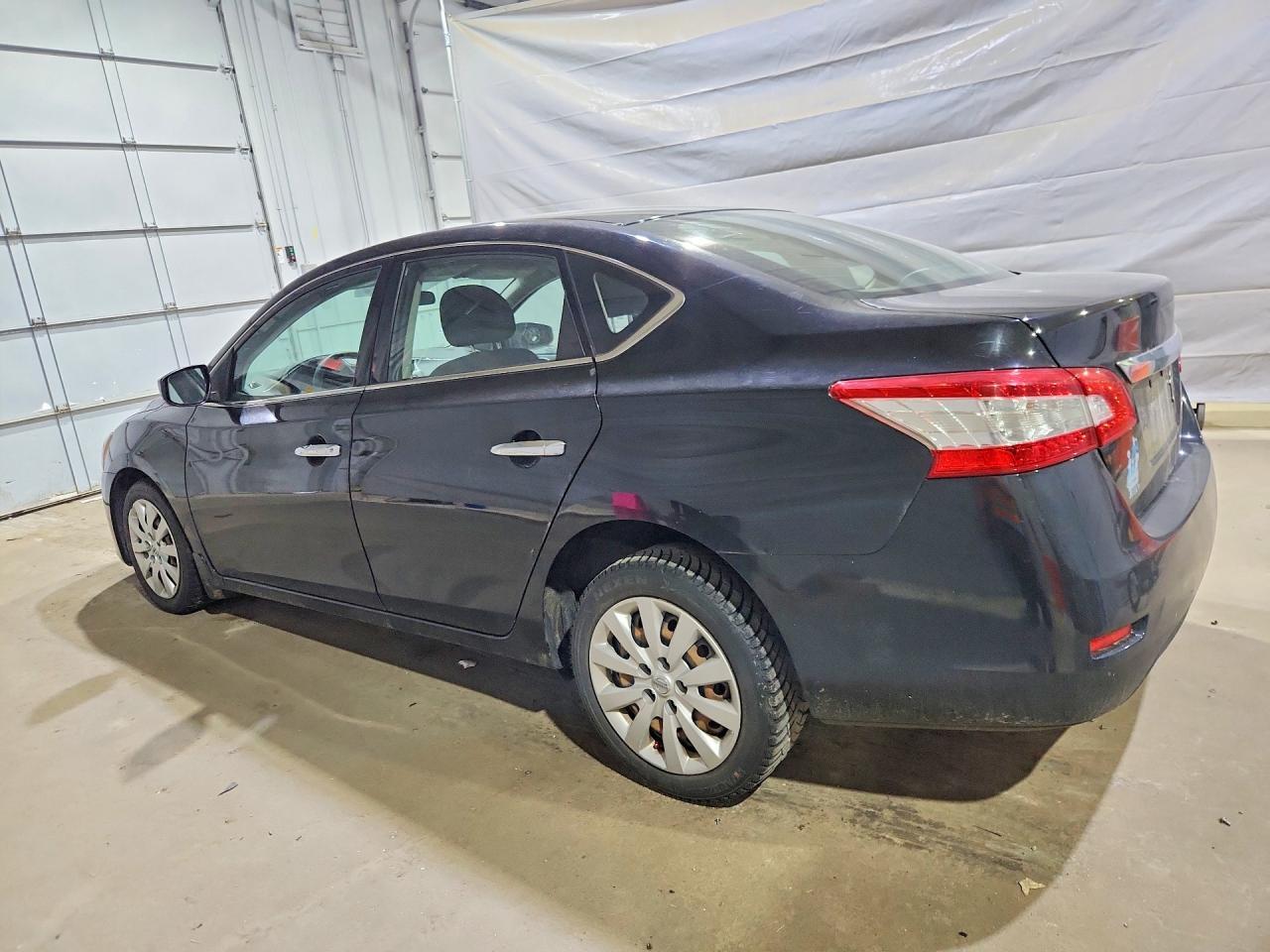 2015 Nissan Sentra S - Фото 2