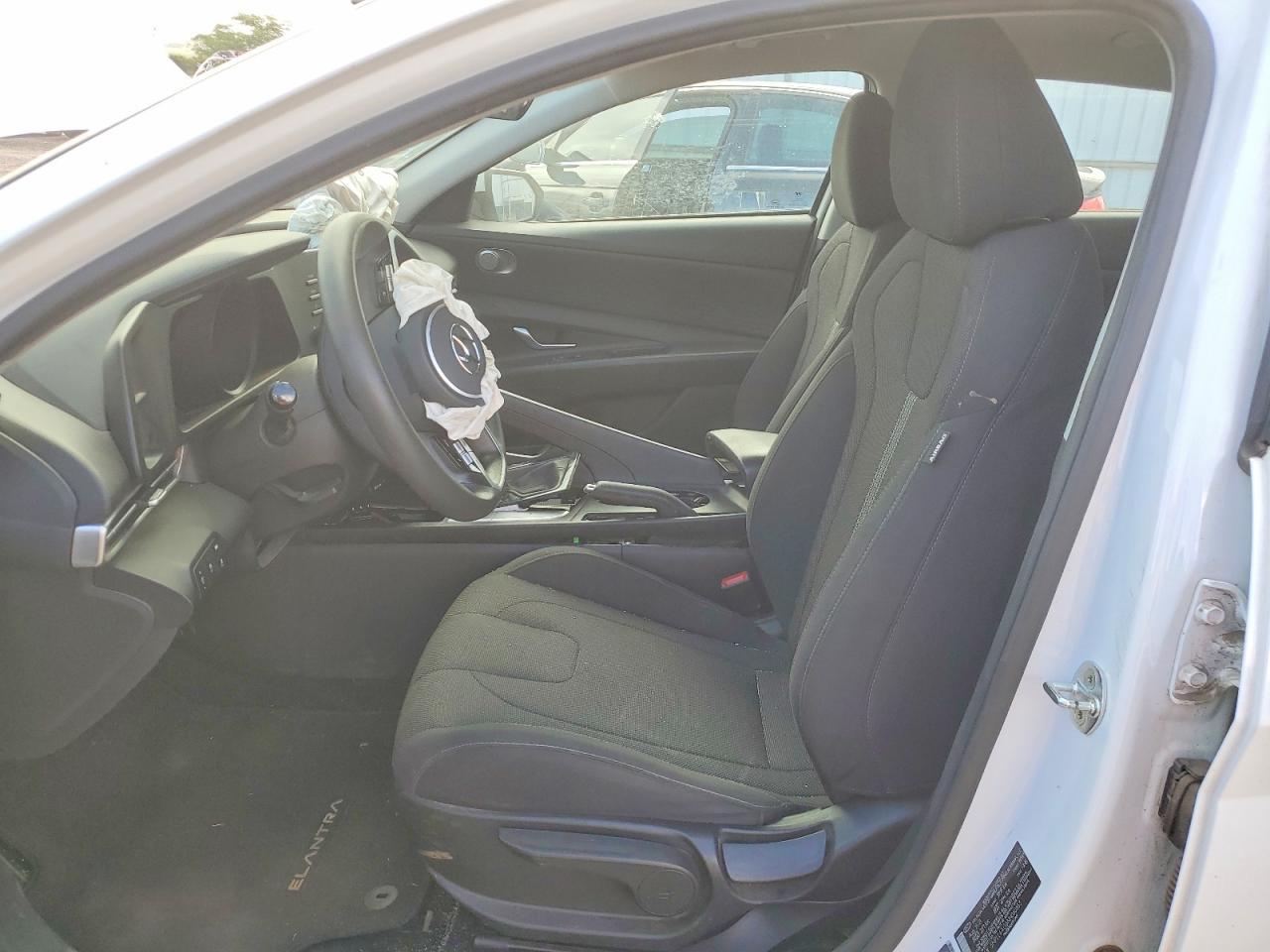 2022 Hyundai Elantra Se - Фото 7