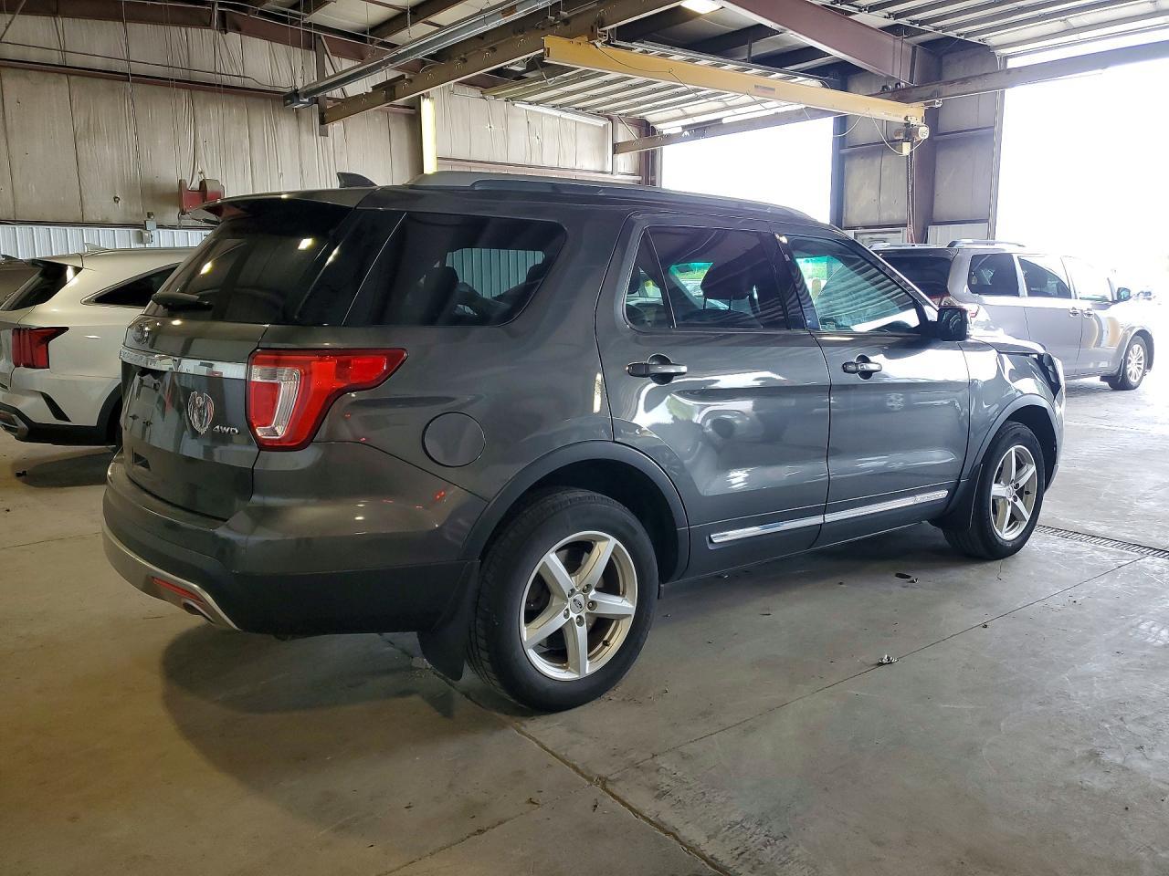 2017 Ford Explorer Xlt - Фото 3