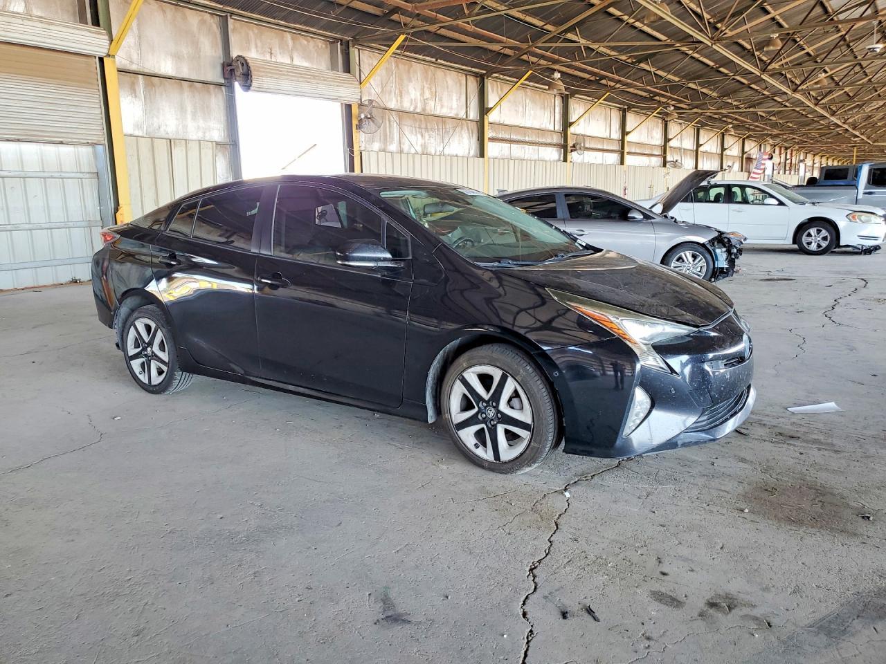 2017 Toyota Prius Three Touring - Фото 4