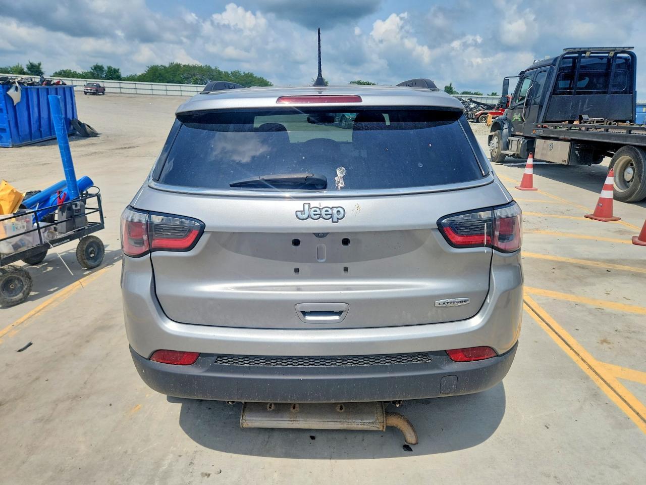 2017 Jeep Compass Latitude - Image 6